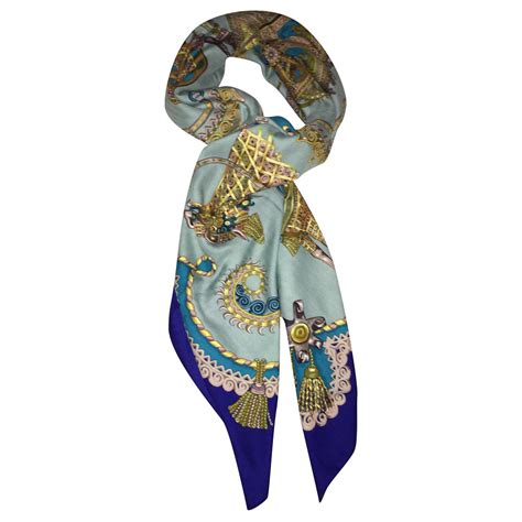 Annonces Echarpe et foulard Hermès 